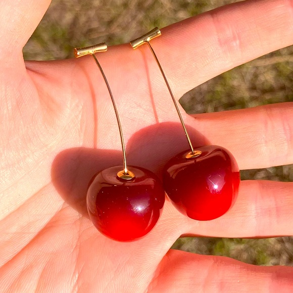 Beautiful cherry drop earrings - Picture 3 of 4